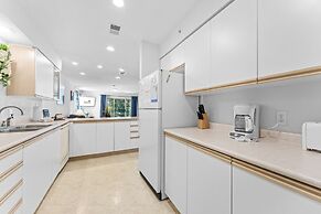 Carefree Getaways 2 Bedroom Condo by RedAwning