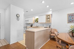 Carefree Getaways 2 Bedroom Condo by RedAwning