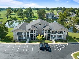 Carefree Getaways 2 Bedroom Condo by RedAwning