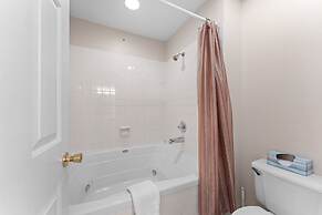 Carefree Getaways 2 Bedroom Condo by RedAwning