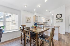 Sunset Penthouse 2 Bedroom Condo by RedAwning