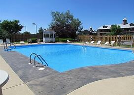 Sunset Penthouse 2 Bedroom Condo by RedAwning