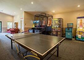 Sunset Penthouse 2 Bedroom Condo by RedAwning