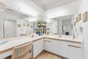 Sunset Penthouse 2 Bedroom Condo by RedAwning