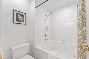 Sunset Penthouse 2 Bedroom Condo by RedAwning