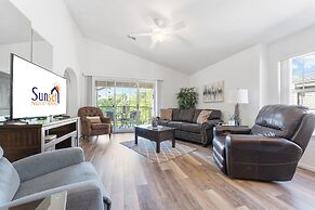 Sunset Penthouse 2 Bedroom Condo by RedAwning