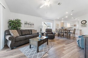 Sunset Penthouse 2 Bedroom Condo by RedAwning