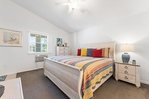 Sunset Penthouse 2 Bedroom Condo by RedAwning