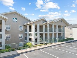 Sunset Penthouse 2 Bedroom Condo by RedAwning