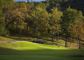 Heavenly Hideaway 2 Bedroom Condo by RedAwning