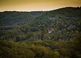 Heavenly Hideaway 2 Bedroom Condo by RedAwning