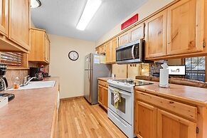 River's Creek 4 Bedroom Cabin by RedAwning