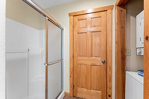 River's Creek 4 Bedroom Cabin by RedAwning