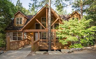 River's Creek 4 Bedroom Cabin by RedAwning