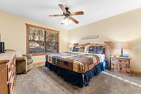 River's Creek 4 Bedroom Cabin by RedAwning