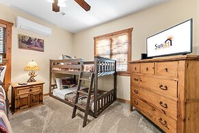 River's Creek 4 Bedroom Cabin by RedAwning