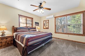 River's Creek 4 Bedroom Cabin by RedAwning