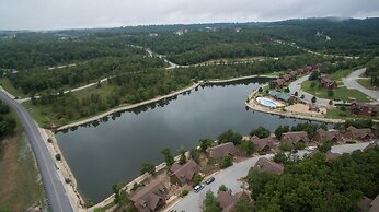 River's Creek 4 Bedroom Cabin by RedAwning