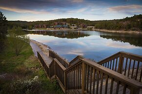 River's Creek 4 Bedroom Cabin by RedAwning