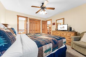 River's Creek 4 Bedroom Cabin by RedAwning