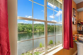 Fort Taneycomo 2 Bedroom Condo by RedAwning