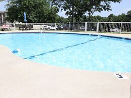 Fort Taneycomo 2 Bedroom Condo by RedAwning