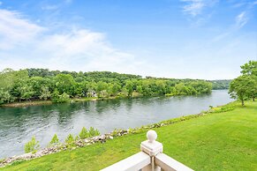 Fort Taneycomo 2 Bedroom Condo by RedAwning