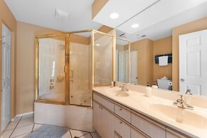 Fort Taneycomo 2 Bedroom Condo by RedAwning