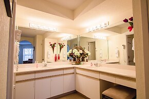 Take A Holiday 2 Bedroom Condo by RedAwning