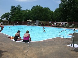 Take A Holiday 2 Bedroom Condo by RedAwning