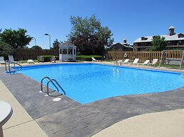 Take A Holiday 2 Bedroom Condo by RedAwning