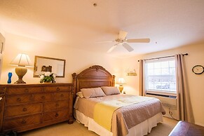 Take A Holiday 2 Bedroom Condo by RedAwning