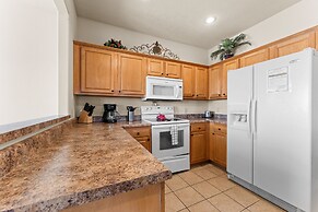 Puttin On The Green 3 Bedroom Villa by RedAwning