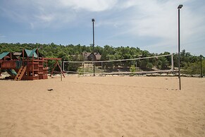 Puttin On The Green 3 Bedroom Villa by RedAwning