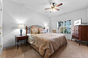 Puttin On The Green 3 Bedroom Villa by RedAwning