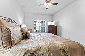 Puttin On The Green 3 Bedroom Villa by RedAwning