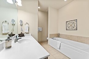 Puttin On The Green 3 Bedroom Villa by RedAwning