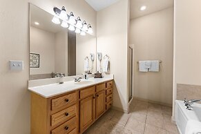 Puttin On The Green 3 Bedroom Villa by RedAwning