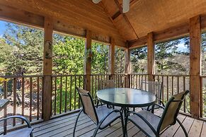 Whispering Woods Lodge - Sleeps 6 2 Bedroom Home by RedAwning
