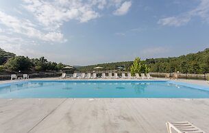 Whispering Woods Lodge - Sleeps 6 2 Bedroom Home by RedAwning