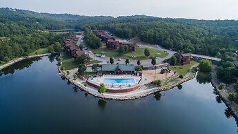 Whispering Woods Lodge - Sleeps 6 2 Bedroom Home by RedAwning