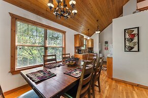 Whispering Woods Lodge - Sleeps 6 2 Bedroom Home by RedAwning