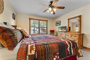 Whispering Woods Lodge - Sleeps 6 2 Bedroom Home by RedAwning