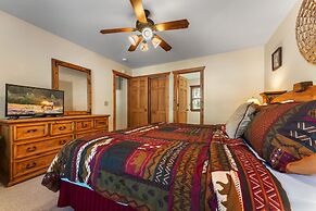 Whispering Woods Lodge - Sleeps 6 2 Bedroom Home by RedAwning