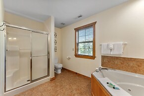 Whispering Woods Lodge - Sleeps 6 2 Bedroom Home by RedAwning