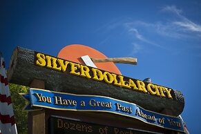 Whispering Woods Lodge - Sleeps 6 2 Bedroom Home by RedAwning