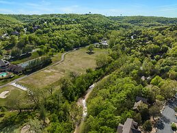 Whispering Woods Lodge - Sleeps 6 2 Bedroom Home by RedAwning