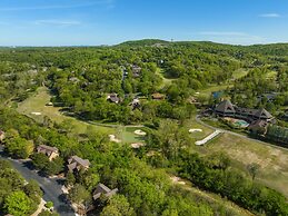 Whispering Woods Lodge - Sleeps 6 2 Bedroom Home by RedAwning