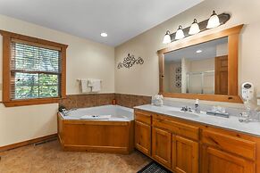 Whispering Woods Lodge - Sleeps 6 2 Bedroom Home by RedAwning