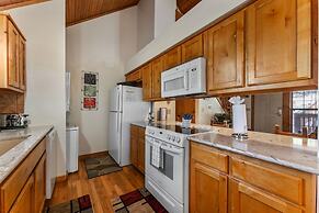 Whispering Woods Lodge - Sleeps 6 2 Bedroom Home by RedAwning